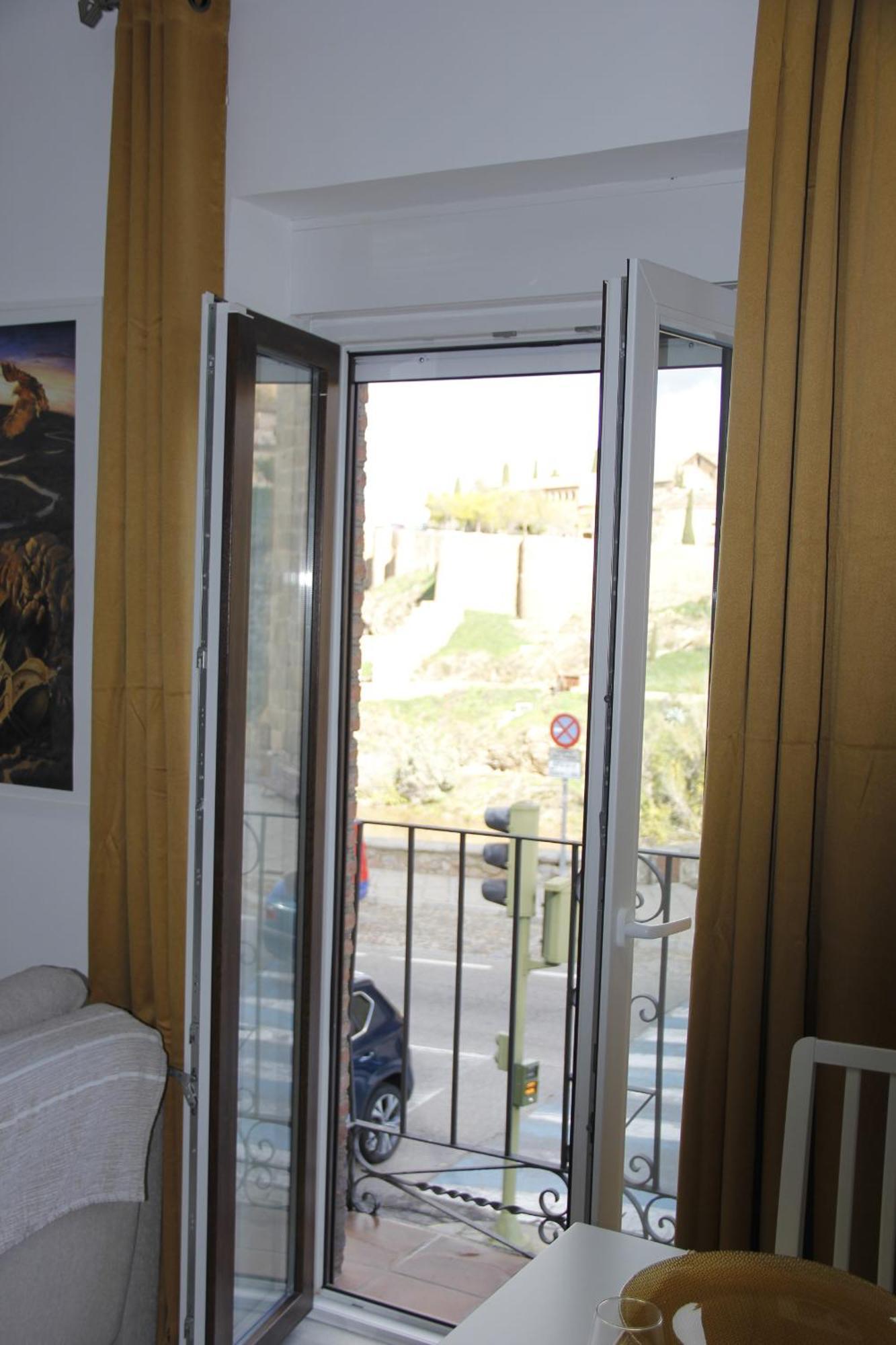The Bridge House Of Toledo Apartment Exterior photo