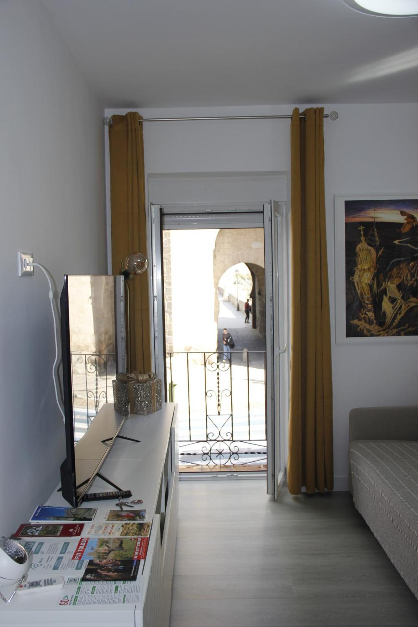 The Bridge House Of Toledo Apartment Exterior photo